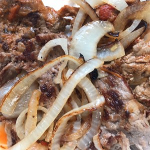 Bistec encebollado