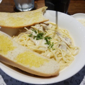 Pasta en salsa Bechamel con pollo