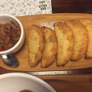 Empanadas de queso fritas