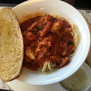 Pasta con Salsa roja de pollo