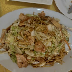 chow mein de pollo