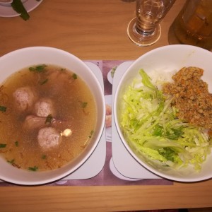 Pho mixto con puerco picado