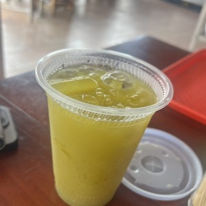 Chicha de piña-jengibre-yerbabuena 