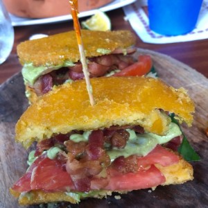 BLT con mayonesa de culantro (off menu)