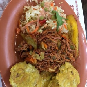 ropa vieja con patacones