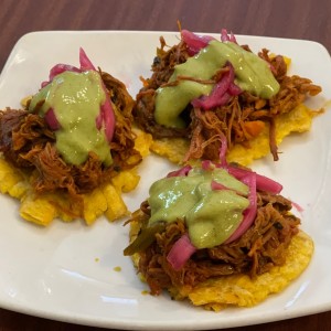 Patacones con ropa vieja