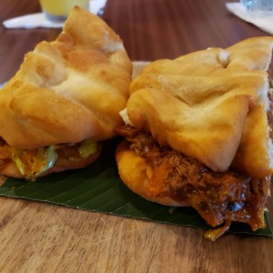 Emparedado de Ropa vieja en hojaldres