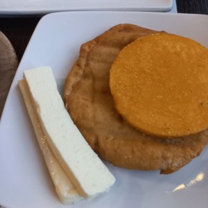 Tortilla, queso y hojaldra