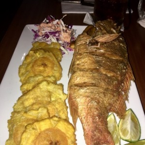 Pargo frito y patacones