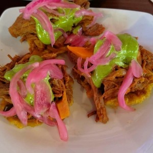 Patacones con ropa vieja