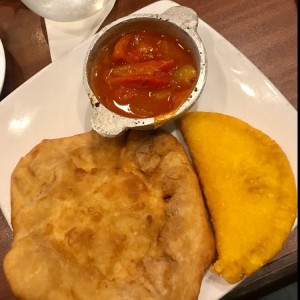 hojaldre y empanada de ropa vieja