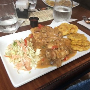 Filete de Pollo en salsa de Hongos