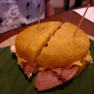 emparedado de jamon con queso en tortilla