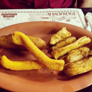 almojabanos y yuca frita