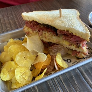 PASTRAMI SANDWISH x AUSTIN MAMA’S