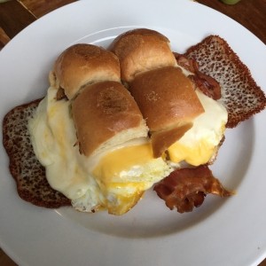 breakfast sandwich 