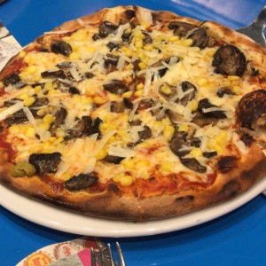 pizza de hongos y maiz