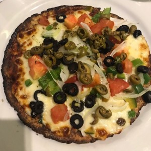 Pizza gf ensalada griega sin pollo