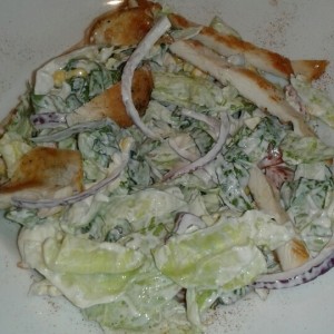 ensalada con pollo y queso azul