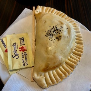 Empanada de Bistec Encebollado