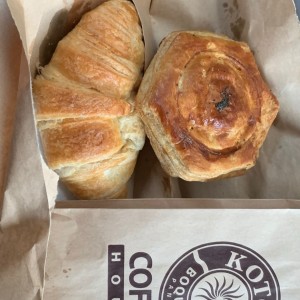 Croissant y Pastelito de Carne