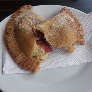 empanada de queso con guayaba