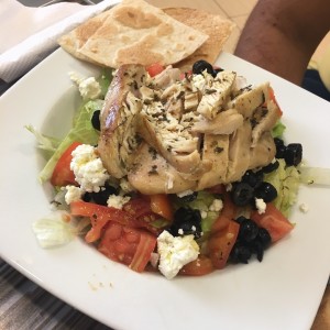 Ensalada griega con pollo