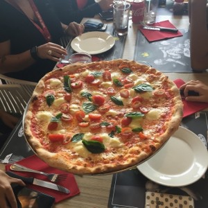 Pizza Gourmet - Caprese grande