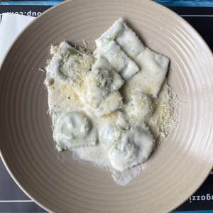 Ravioli - In Salsa Bianca