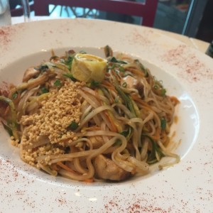 Pad thai de pollo