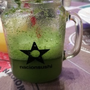 Limonada con hierbabuena