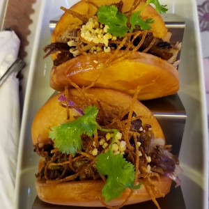 bao frito con pork belly