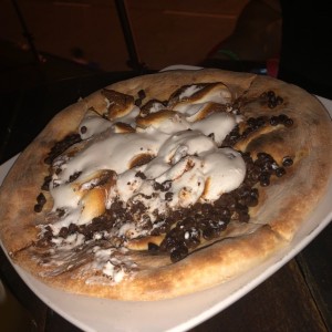 Pizza de chocolate con malva derretida?