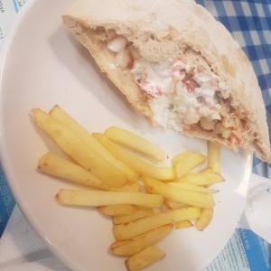 Pollo Gyro en pan pita de la casa