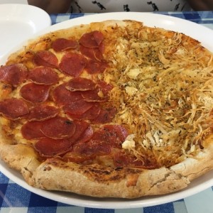 Pizza de pollo y peperoni