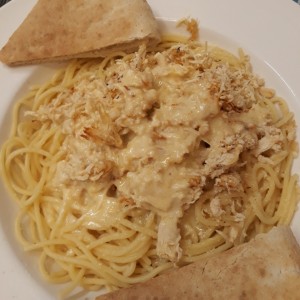 Spaghetti en salsa blanca con pollo