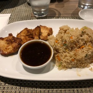 Teppan de Pollo con Yakimeshi