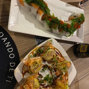 Alaska special roll y sushi pizza de salmon 