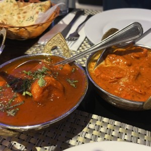 Butter Chicken y Curry de Camarones