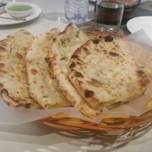 INDIAN BREADS - GARLIC NAAN