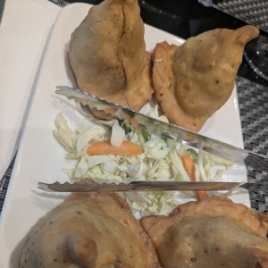 Entradas Vegetarianas - SAMOSA (2 Piezas )