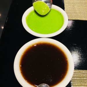 Chutney de menta y chutney de tamarindo