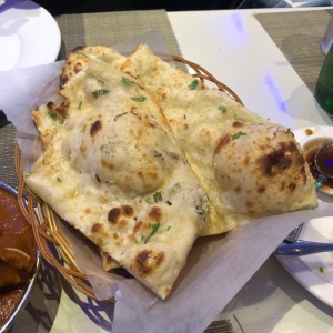 INDIAN BREADS - GARLIC NAAN