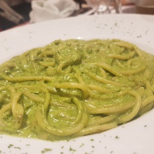 espagueti al pesto y hongos