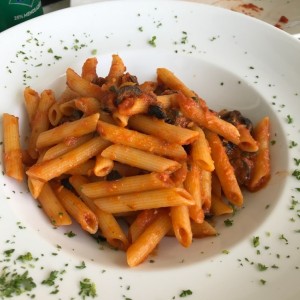 pasta penne a la putanesca. 