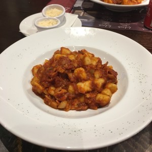 gnoccis con salsa amatricciana