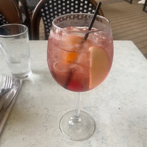 Sangria rosada! Muy buena! 