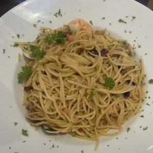 Pastas - Allo Scoglio al olio 