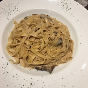 Tagliatelle con crema de funghi