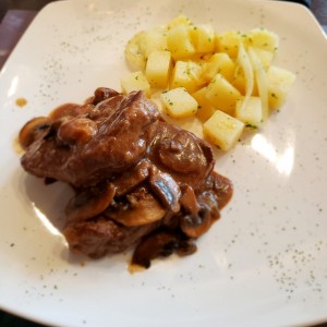 Filete de res en salsa Marsala